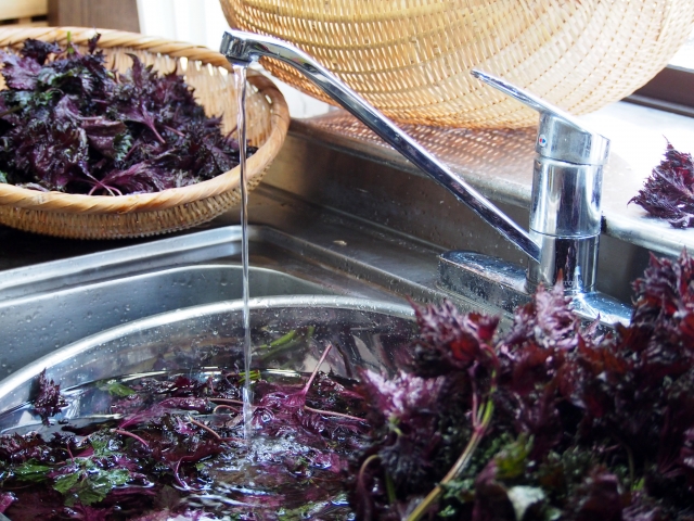 キッチンの蛇口から濁った水が出る！原因と対処法