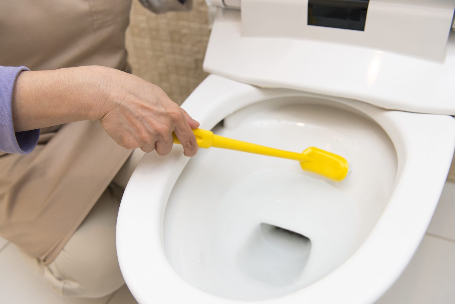 トイレの水漏れの原因を徹底解説！自分でできる便器の修理・交換の方法を紹介 トイレつまり・水漏れ修理なら「なら水道職人」